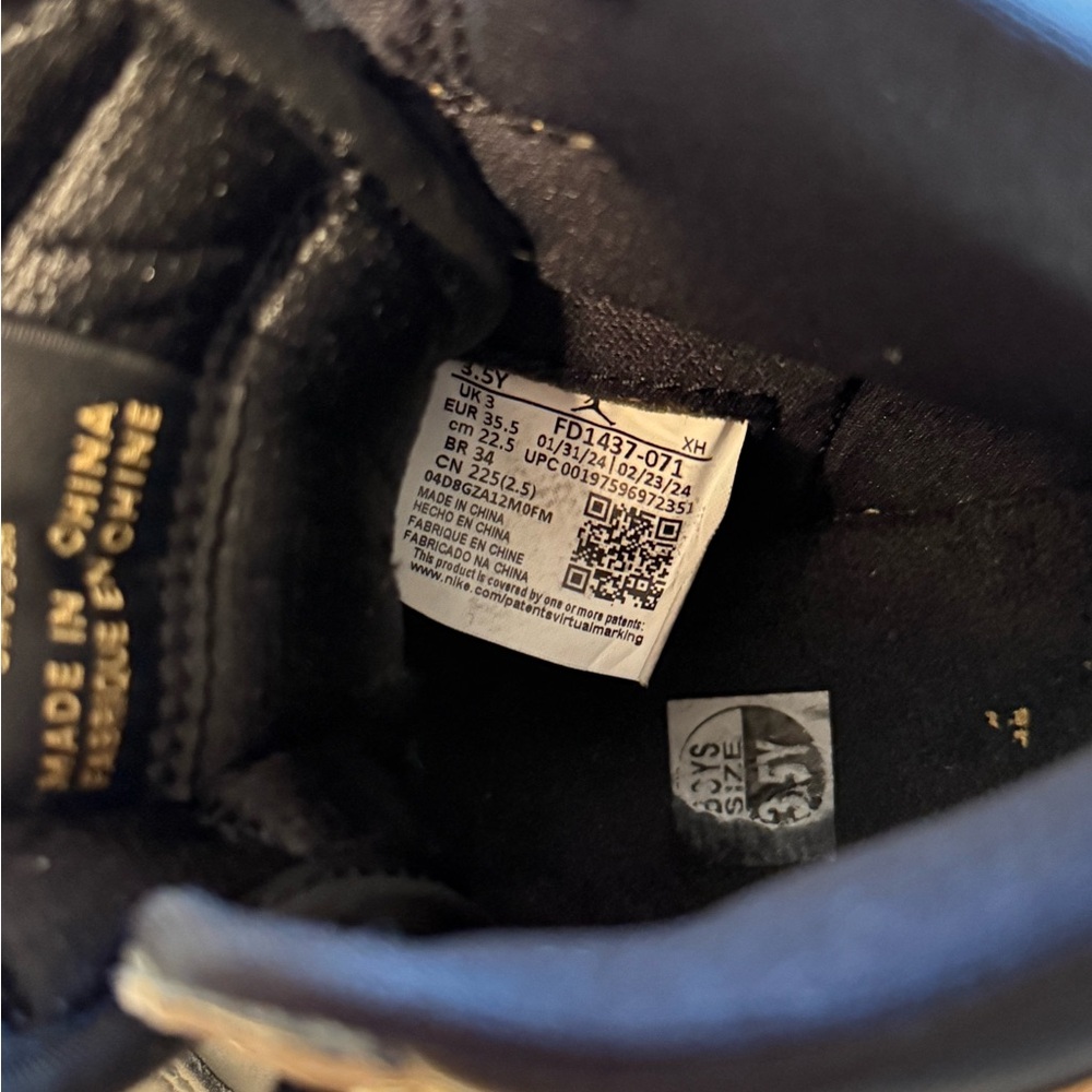 Nike Air Jordan 1 Retro High OG Black & Metallic Gold - Picture 6 of 6
